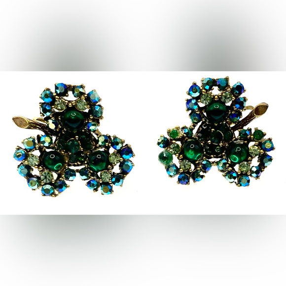 Vintage Signed ART Gold Tone Clip On Earrings Emerald Green & Clear AB Crystals - Picture 1 of 7